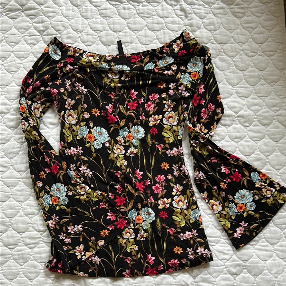 Loving People Floral Off-Shoulder Women's Top
Size S